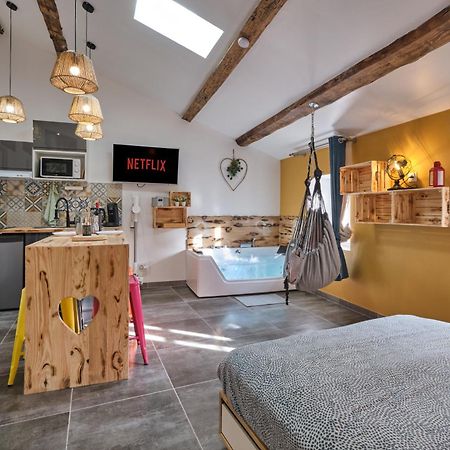 Place Carnot - Studio Tout Equipe Avec Jacuzzi Proche Toutes Commodites Carcassone Exterior photo
