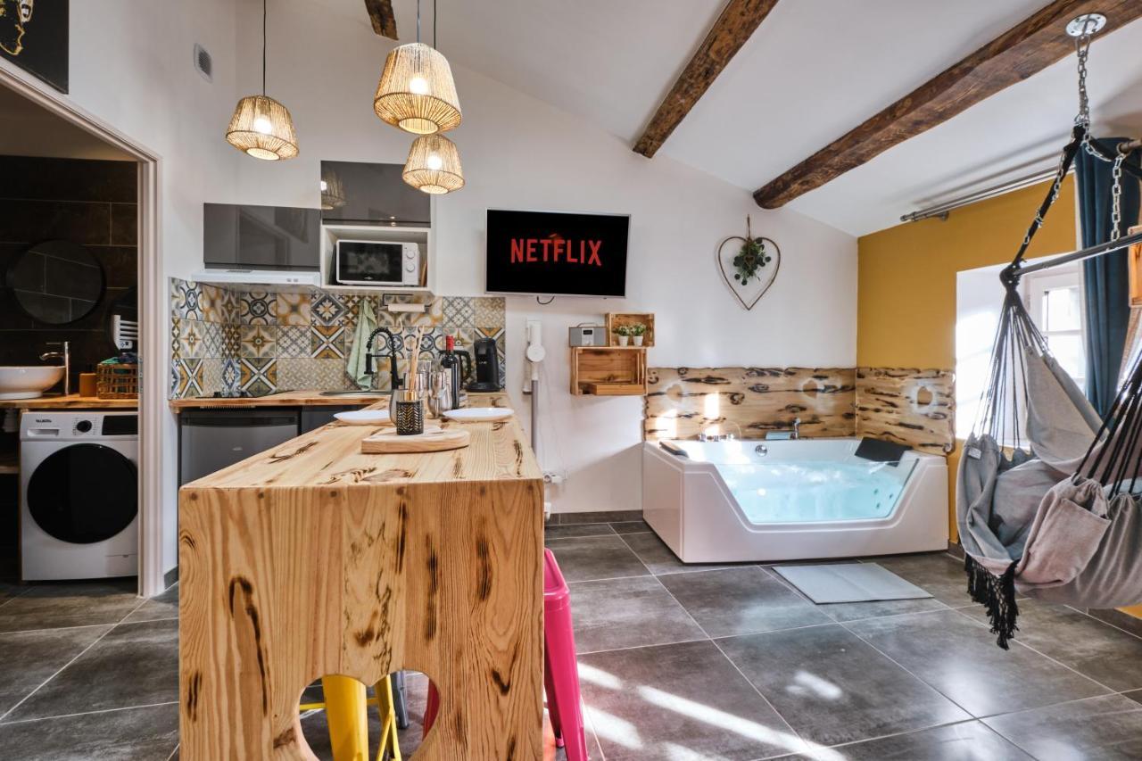 Place Carnot - Studio Tout Equipe Avec Jacuzzi Proche Toutes Commodites Carcassone Exterior photo