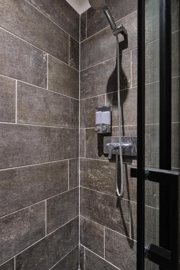 Place Carnot - Studio Tout Equipe Avec Jacuzzi Proche Toutes Commodites Carcassone Exterior photo