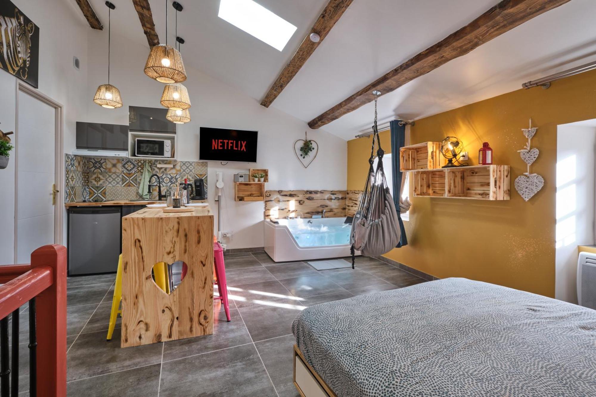 Place Carnot - Studio Tout Equipe Avec Jacuzzi Proche Toutes Commodites Carcassone Exterior photo