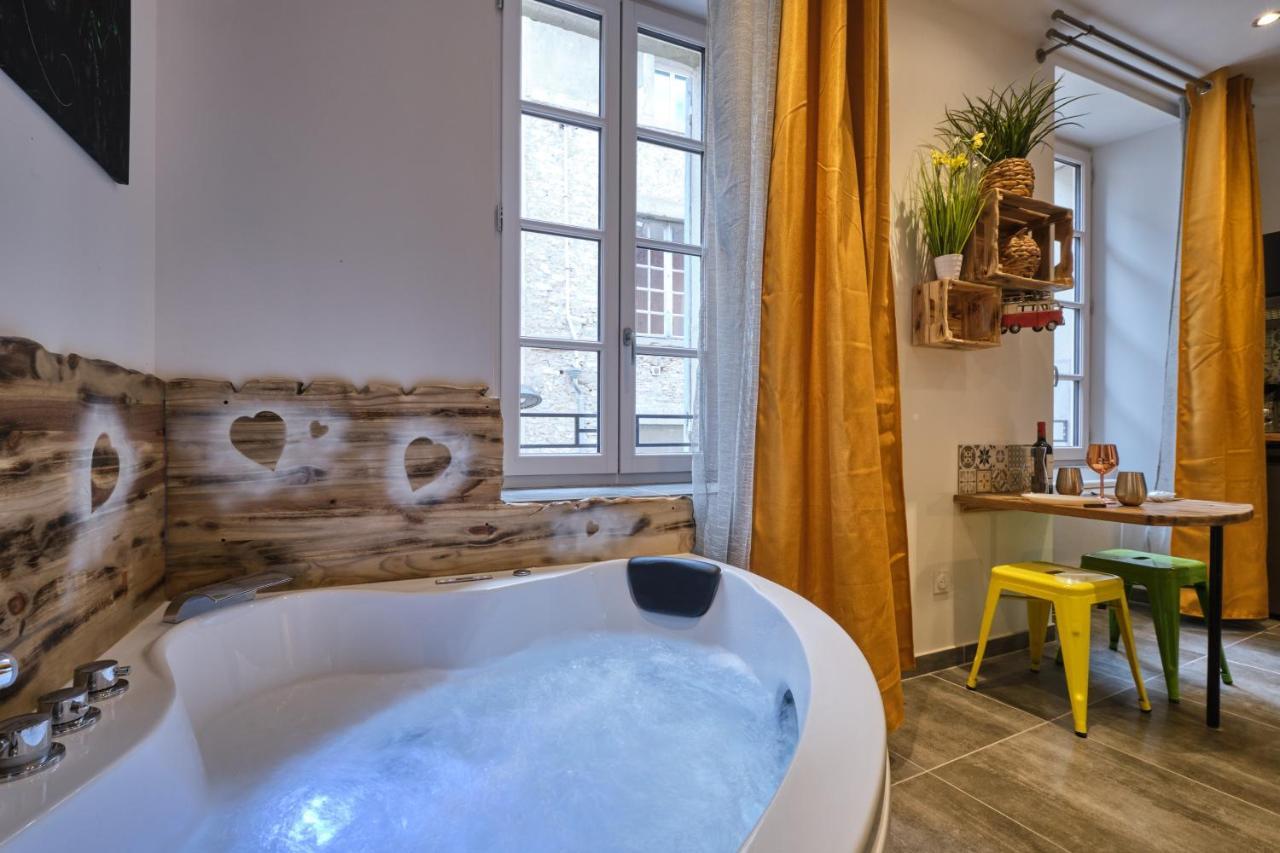 Place Carnot - Studio Tout Equipe Avec Jacuzzi Proche Toutes Commodites Carcassone Exterior photo