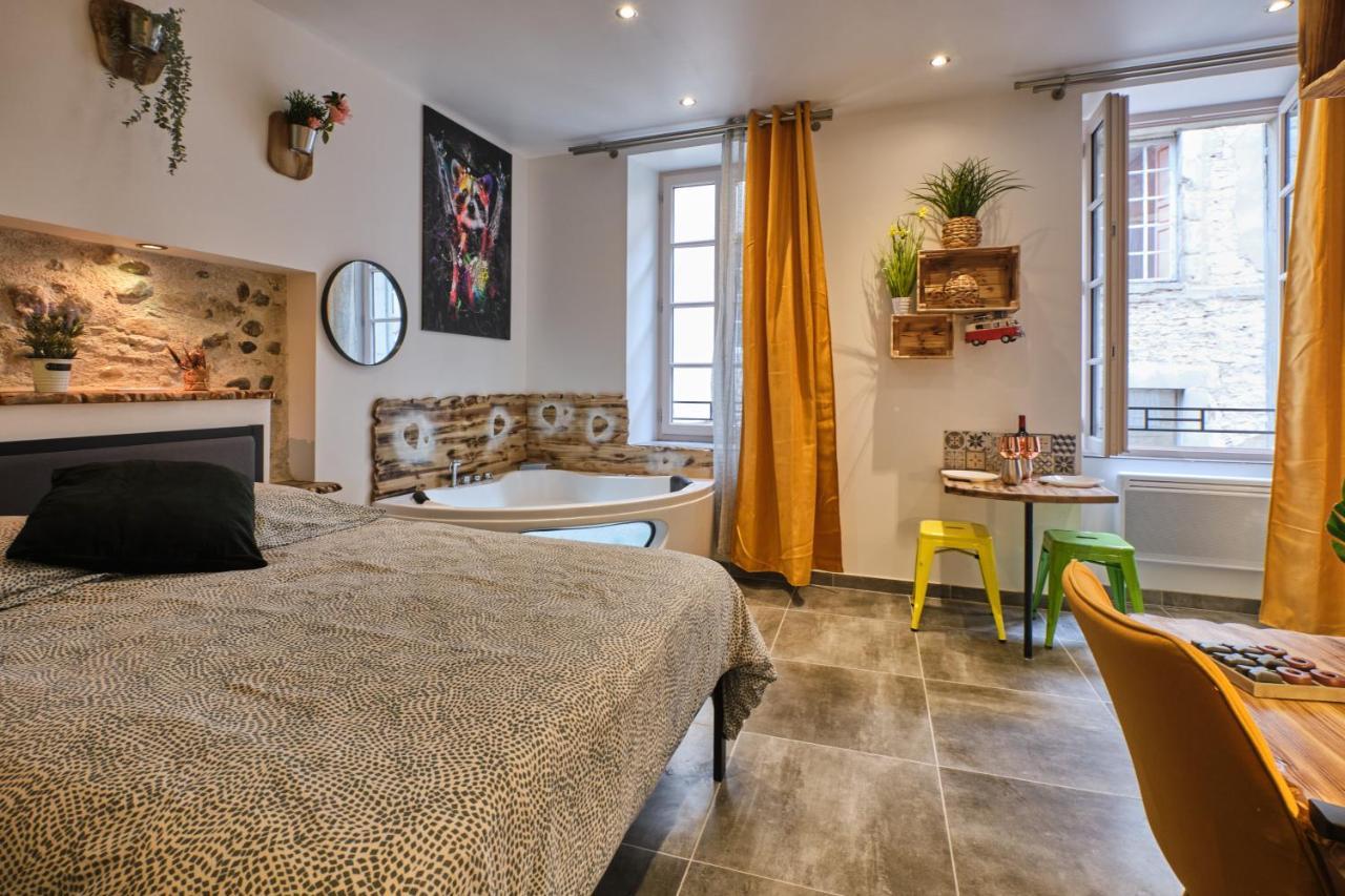Place Carnot - Studio Tout Equipe Avec Jacuzzi Proche Toutes Commodites Carcassone Exterior photo