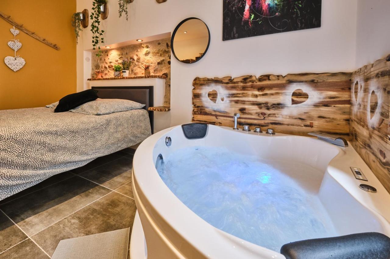 Place Carnot - Studio Tout Equipe Avec Jacuzzi Proche Toutes Commodites Carcassone Exterior photo
