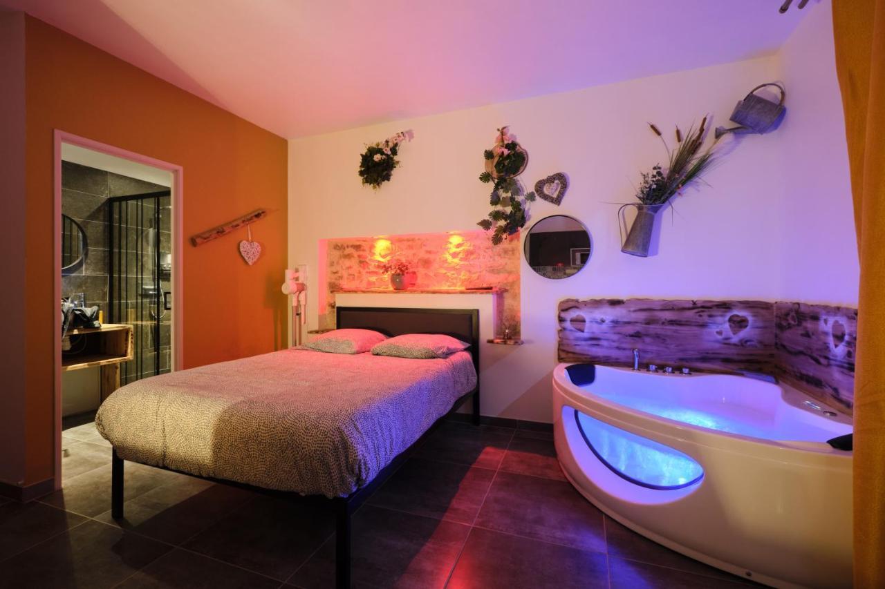 Place Carnot - Studio Tout Equipe Avec Jacuzzi Proche Toutes Commodites Carcassone Exterior photo