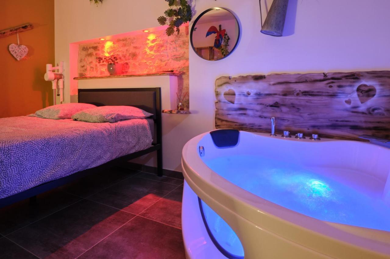Place Carnot - Studio Tout Equipe Avec Jacuzzi Proche Toutes Commodites Carcassone Exterior photo