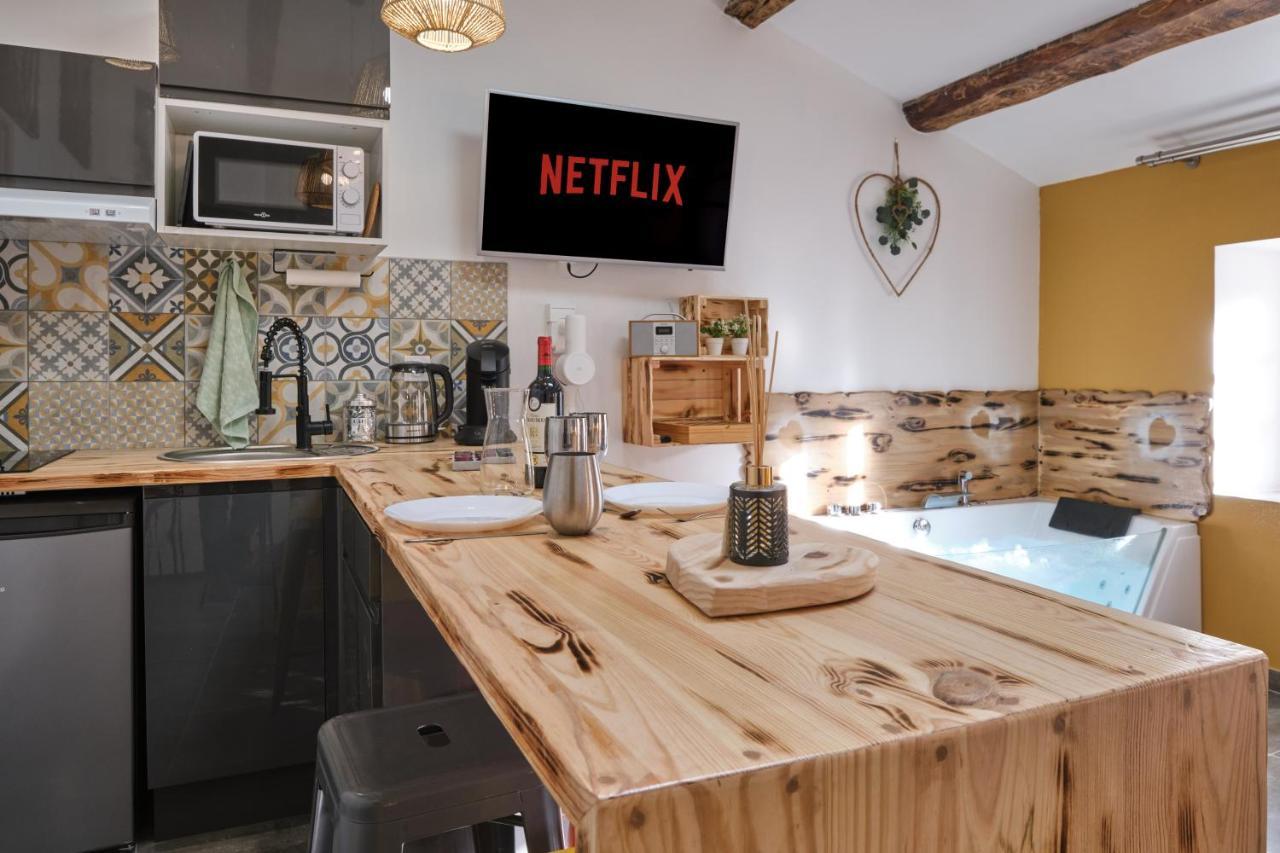 Place Carnot - Studio Tout Equipe Avec Jacuzzi Proche Toutes Commodites Carcassone Exterior photo