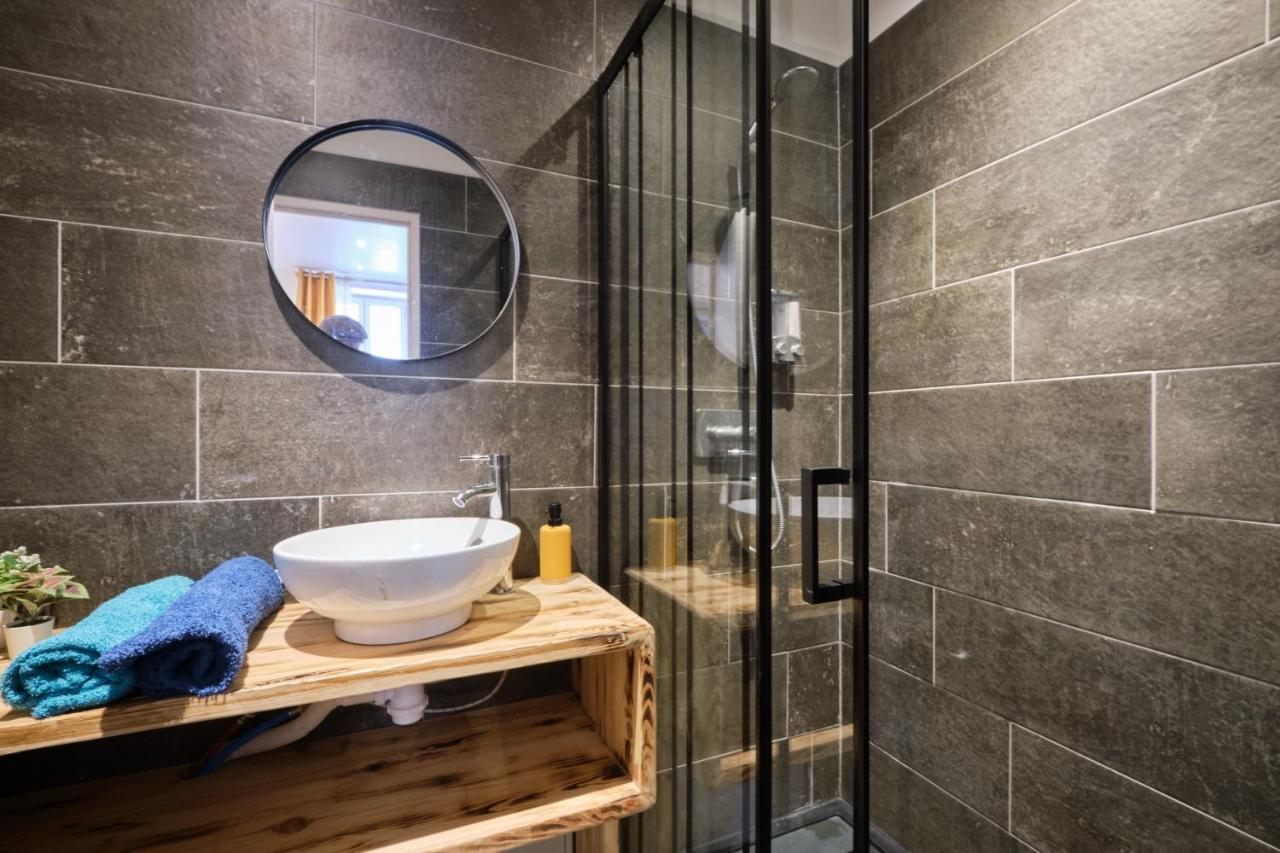 Place Carnot - Studio Tout Equipe Avec Jacuzzi Proche Toutes Commodites Carcassone Exterior photo