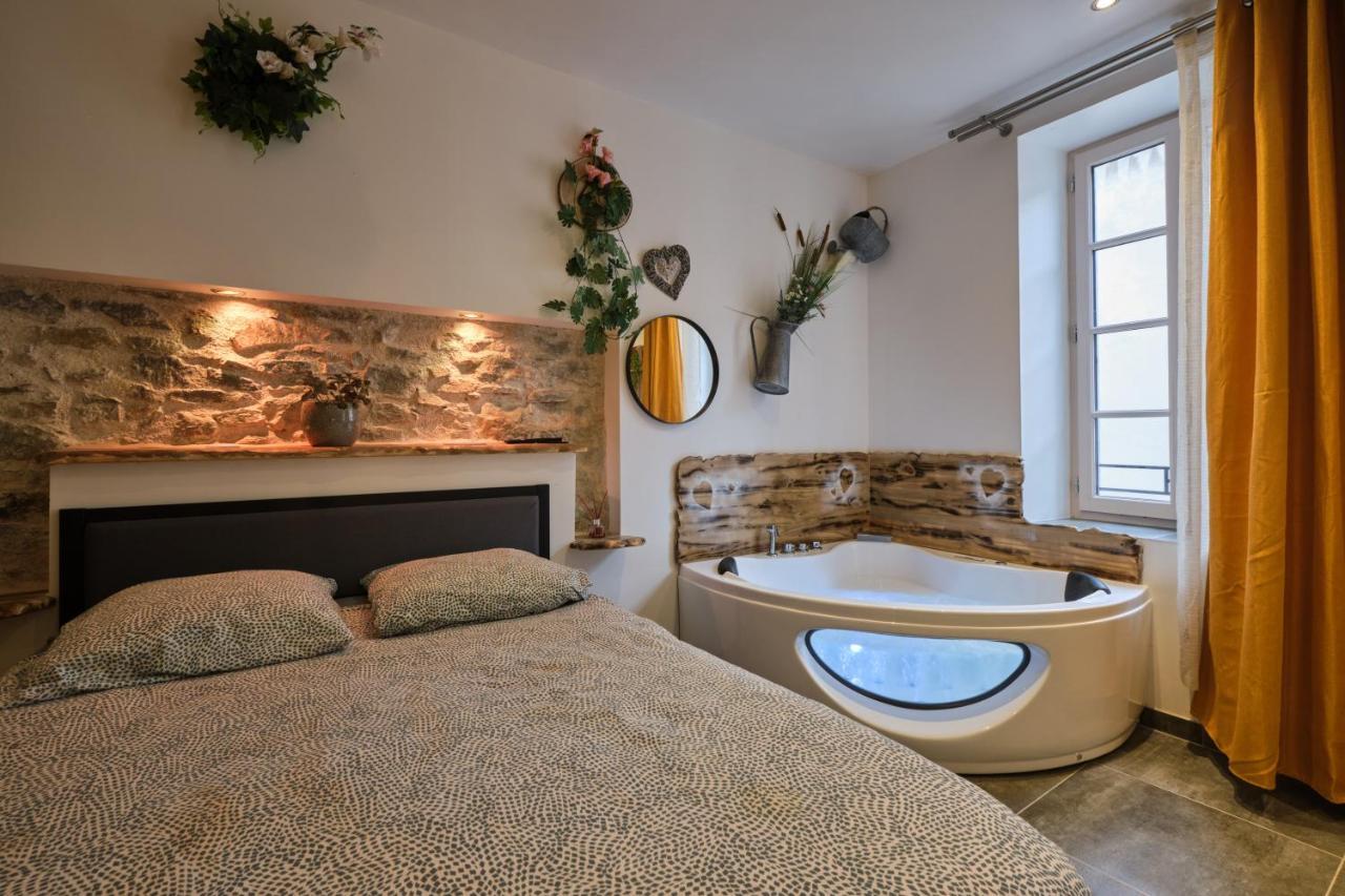 Place Carnot - Studio Tout Equipe Avec Jacuzzi Proche Toutes Commodites Carcassone Exterior photo